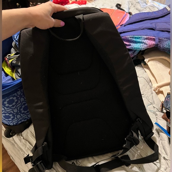 Back pack - Picture 2 of 4